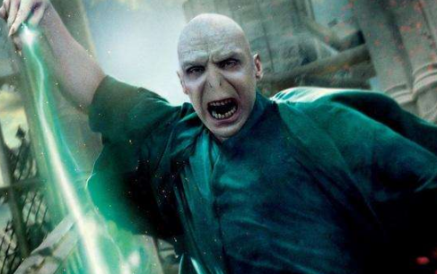 华纳兄弟正式授权 哈利波特伏地魔外传电影放出预告片