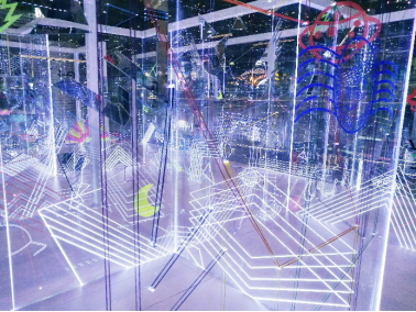 跨界光影艺术装置亮相首都机场:解密航美传媒