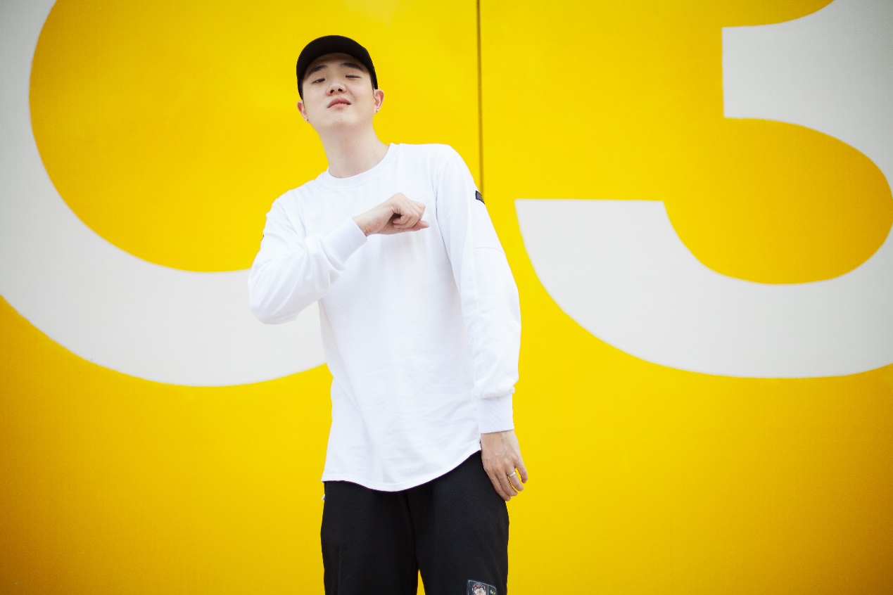 中国有嘻哈辉子辛巴空降wesg2017中国总决赛 新曲现场首发