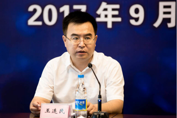 (龙港区区长王连民发言)