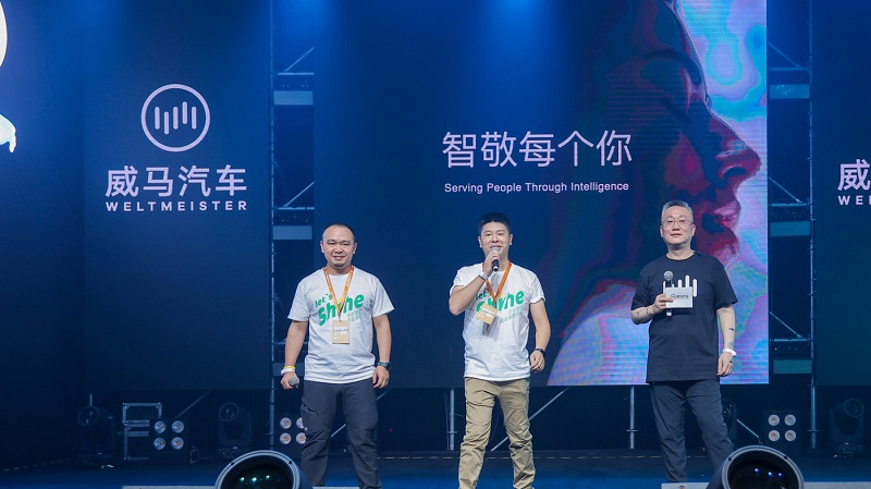03_威马汽车创始人、董事长、CEO沈晖与车友们互动交流.jpg