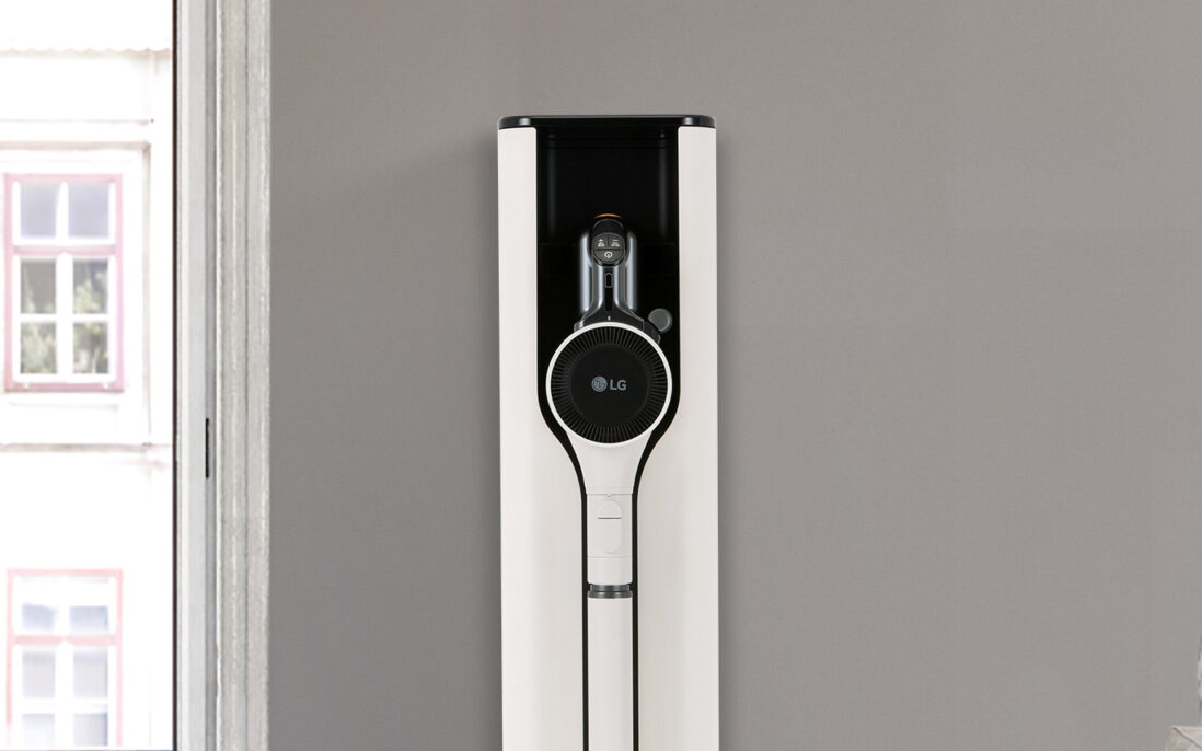 2021-LG-CordZero-and-Charging-Station-scaled-2.jpg